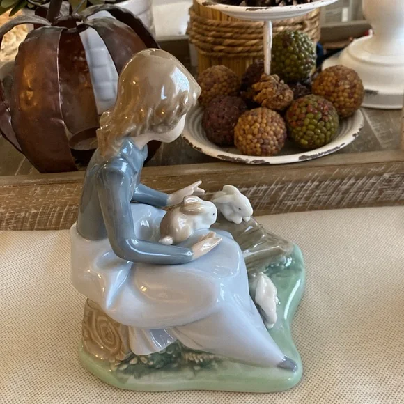 Vintage collectables Nao lladro Girl and boy with rabbits Daisa 1987